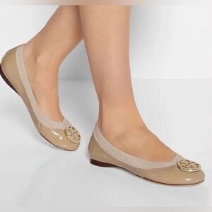 Tory Burch Caroline Ballet Flat in Taupe and Gold, Size 6